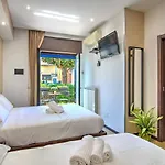 Studio83 Bed & Breakfast 4*