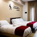 Studio83 Bed & Breakfast 4*