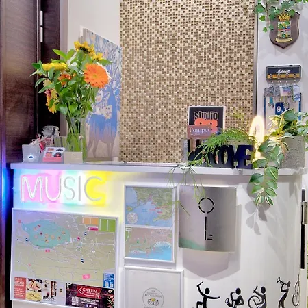 לינה וארוחת בוקר Studio83