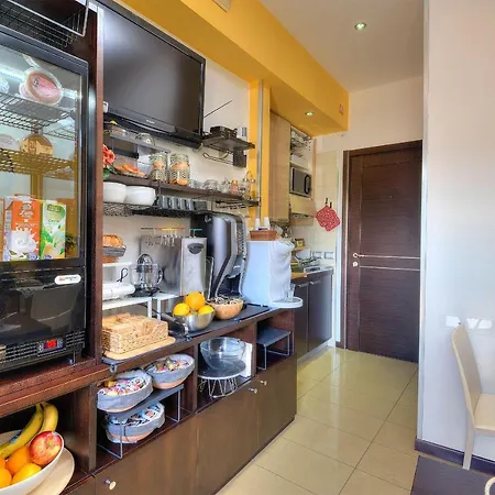 Studio83 לינה וארוחת בוקר 4*