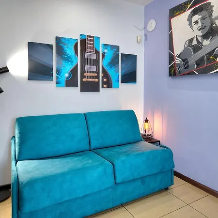 Studio83 Bed and Breakfast 4*