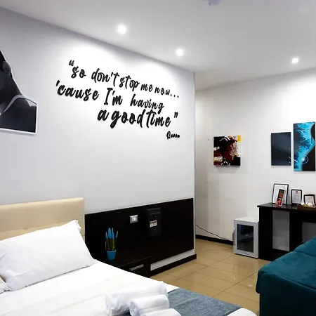 Studio83 Bed and Breakfast 4*
