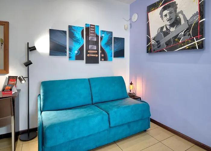 Studio83 Bed & Breakfast 4*